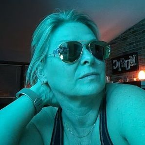 Meet your Posher, Leslie